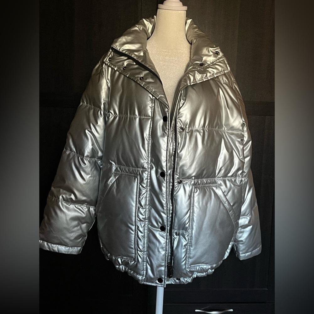 ASOS Topshop silver metallic puffer jacket. Elastic cuff insets. 2 pockets. M - Picture 10 of 10